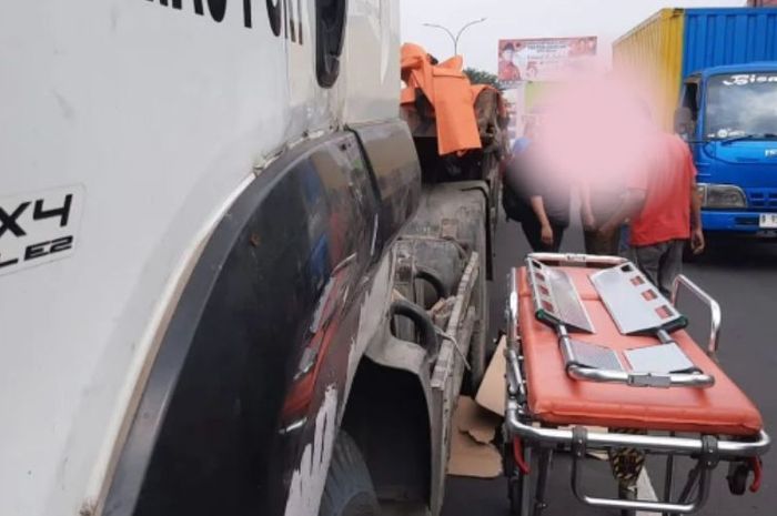 Ngeri Pengendara Motor Tewas Terlindas Kontainer Di Flyover Kranji