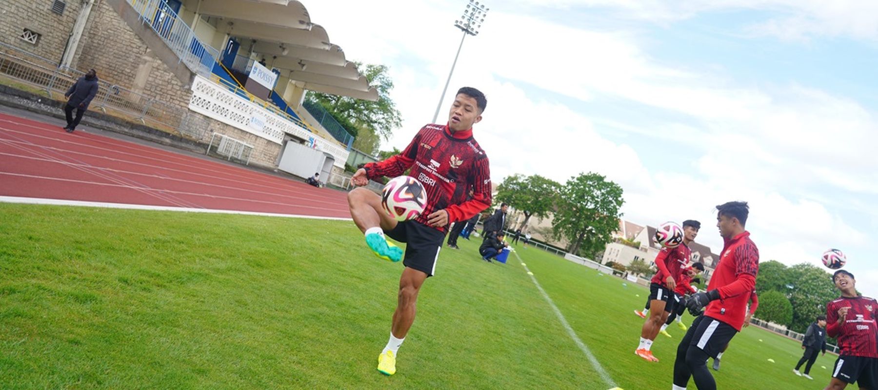 Timnas Indonesia U-23 terus mematangkan persiapannya di Paris, Prancis jelang laga playoff melawan G