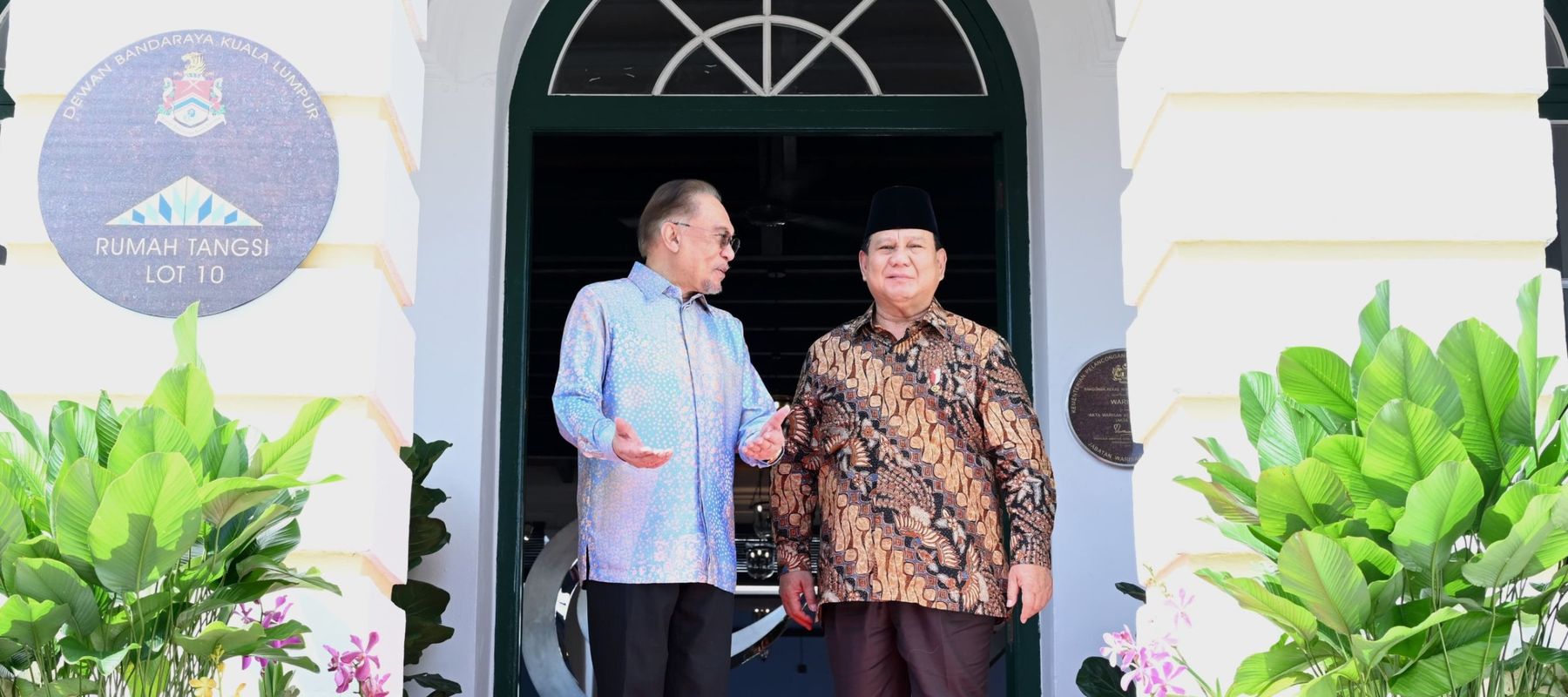 Presiden Prabowo Subianto menemui Perdana Menteri  Malaysia Anwar Ibrahim di Rumah Tangsi, Kuala Lumpur, Malaysia, Kamis, 9 Januari 2025
