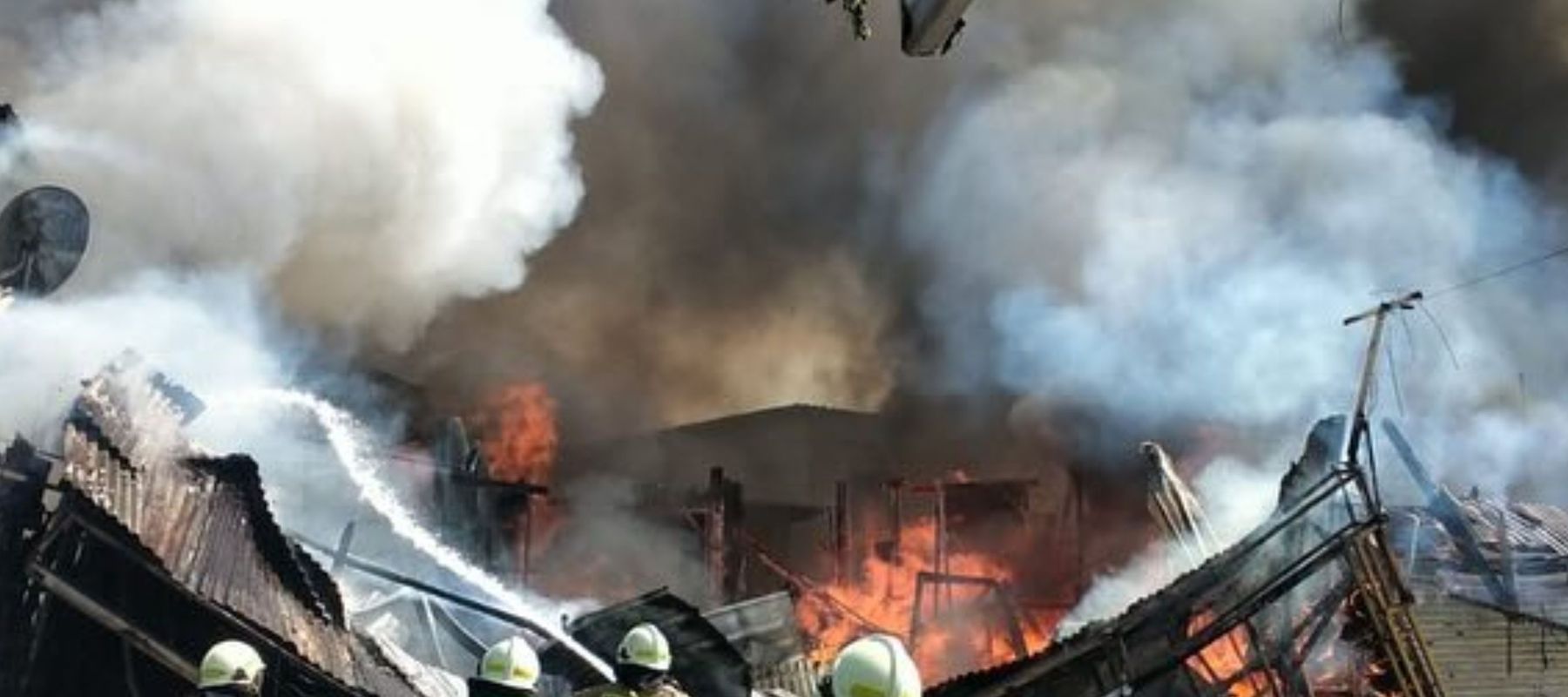 Bangunan rumah tinggal di Jalan Kemaron Gempol RT.08/RW.06, Kelurahan Kebon Kosong, Kecamatan Kemayoran, Jakarta Pusat dilaporkan terbakar.