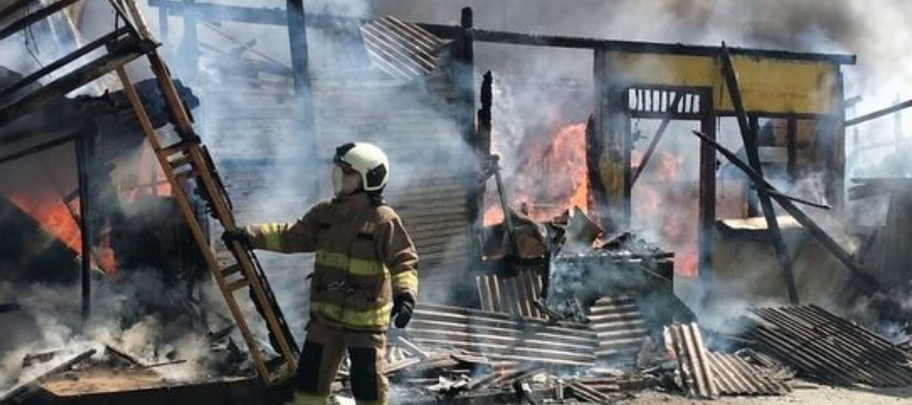 Bangunan rumah tinggal di Jalan Kemaron Gempol RT.08/RW.06, Kelurahan Kebon Kosong, Kecamatan Kemayoran, Jakarta Pusat dilaporkan terbakar.