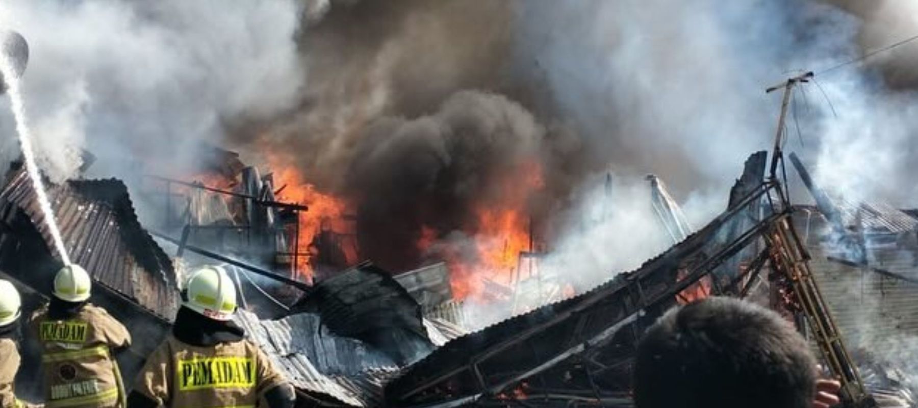 Bangunan rumah tinggal di Jalan Kemaron Gempol RT.08/RW.06, Kelurahan Kebon Kosong, Kecamatan Kemayoran, Jakarta Pusat dilaporkan terbakar.