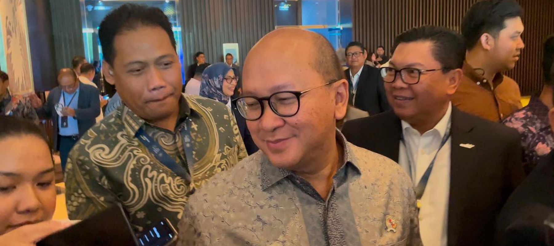 Menteri Investasi dan Hilirisasi/Kepala BKPM Rosan Roeslani buka suara mengenai kabar investasi batal masuk Indonesia akibat premanisme organisasu kemasyarakatan (ormas).