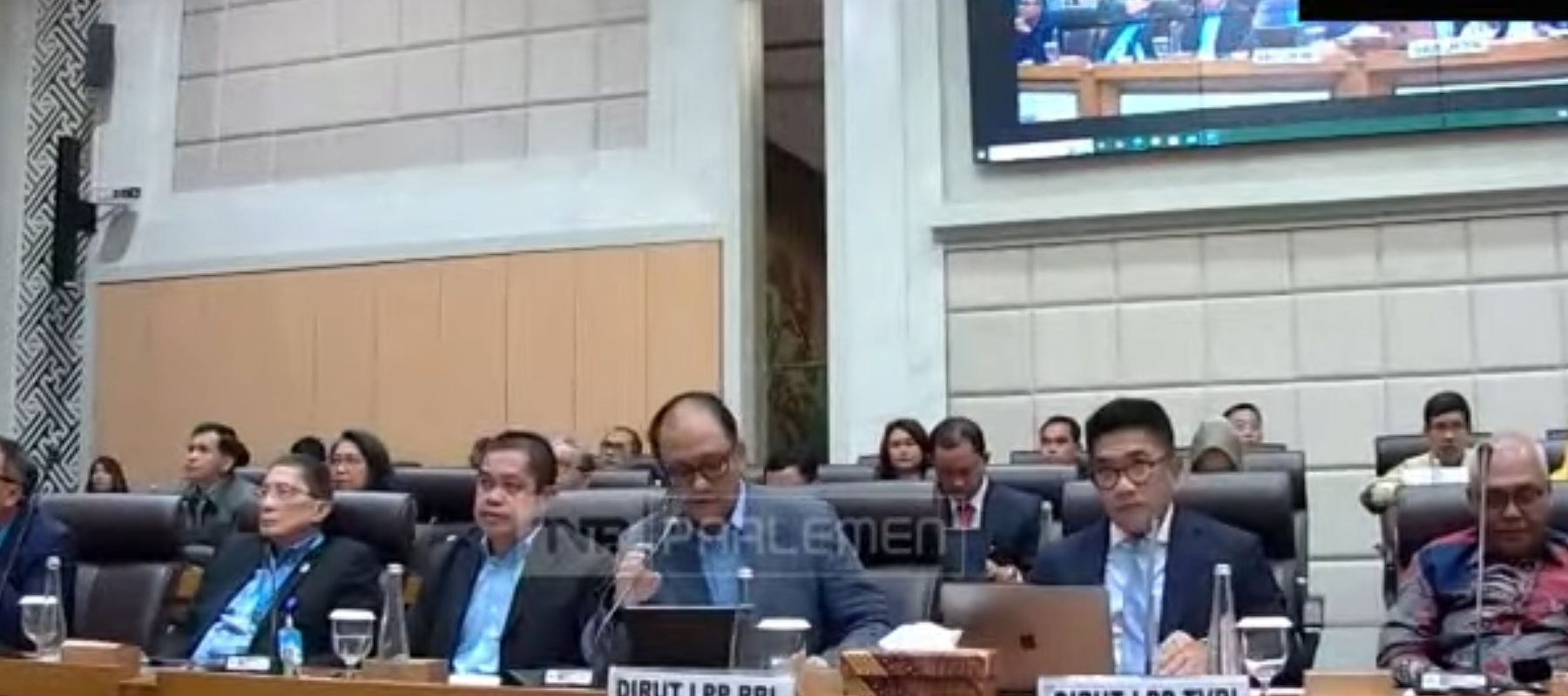 Dirut LPP RRI Hendrasmo saat rapat dengan Komisi VII DPR RI. (YouTube) 