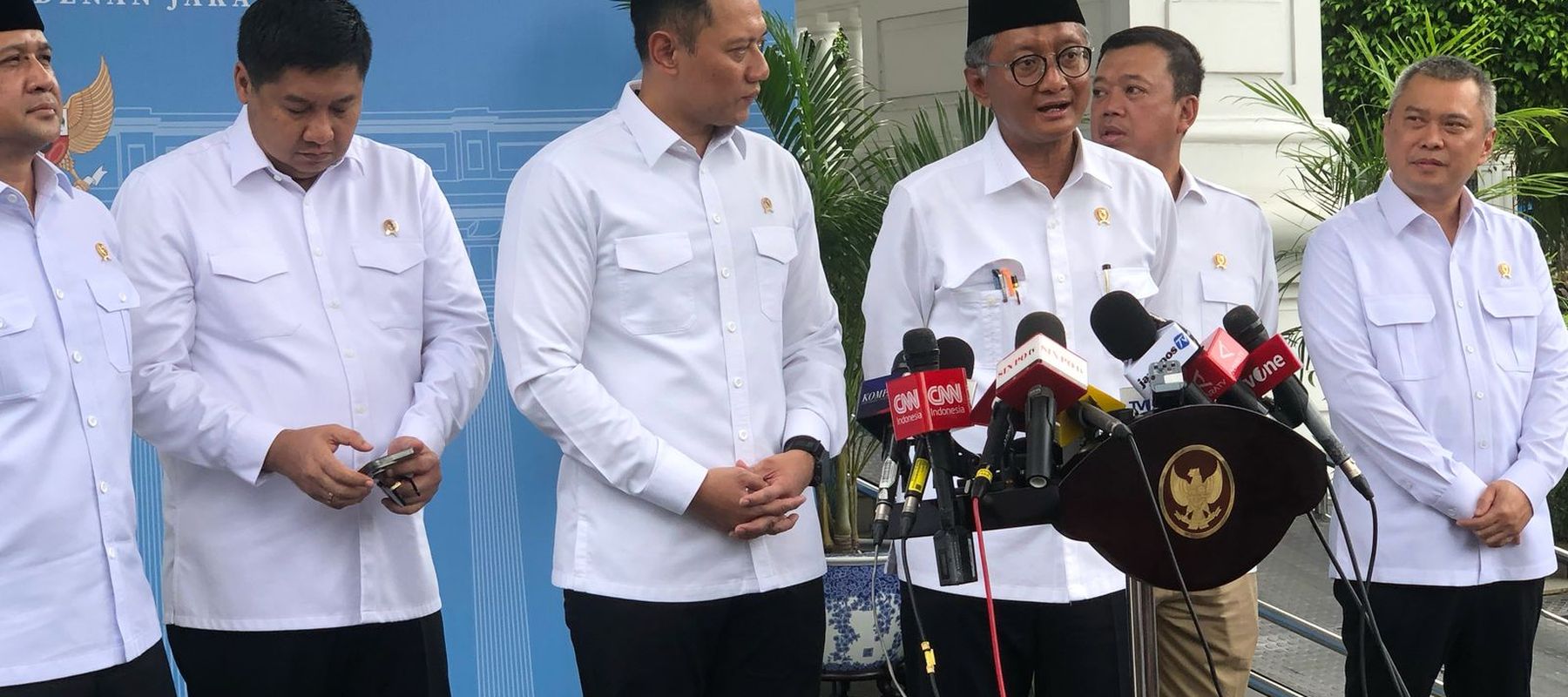 Menko Infrastruktur Agus Harimurti Yudhoyono, dan Jajaran Menteri