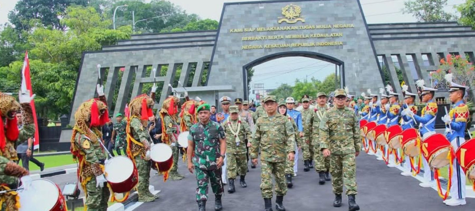 Mendagri Tito dan Wamendagri Bima Arya sambut peserta Retret