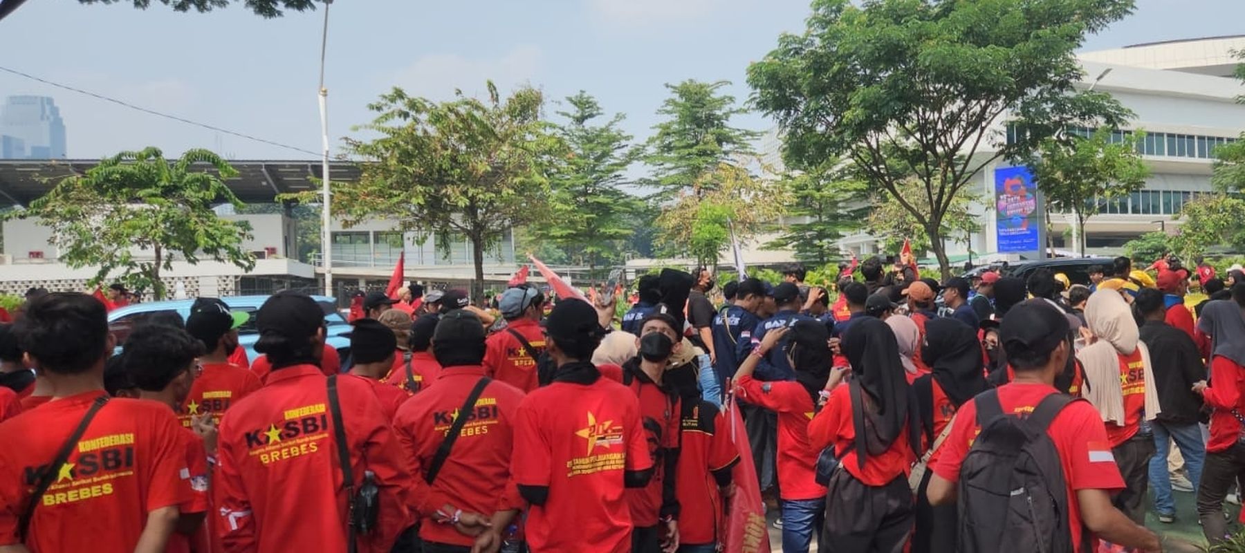 Buruh Konfederasi KASBI. 