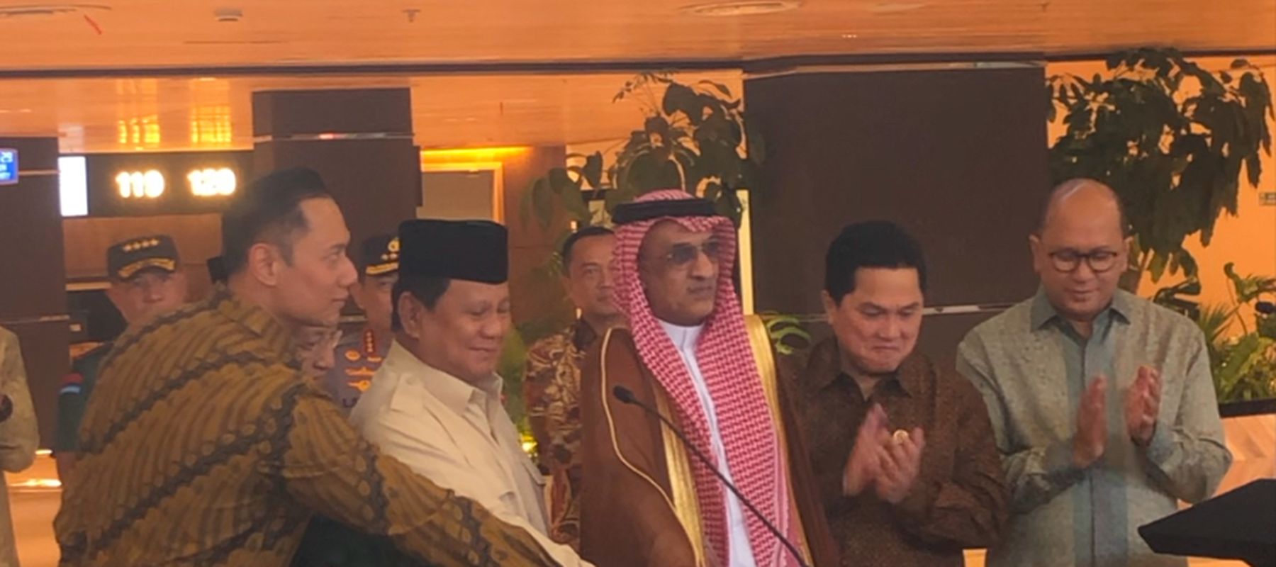 Presiden Prabowo Subianto meresmikan Terminal Khusus Haji dan Umrah yang berlokasi di Bandara Soekarno-Hatta (Soetta), Tangerang, Minggu, 4 Mei 2025.