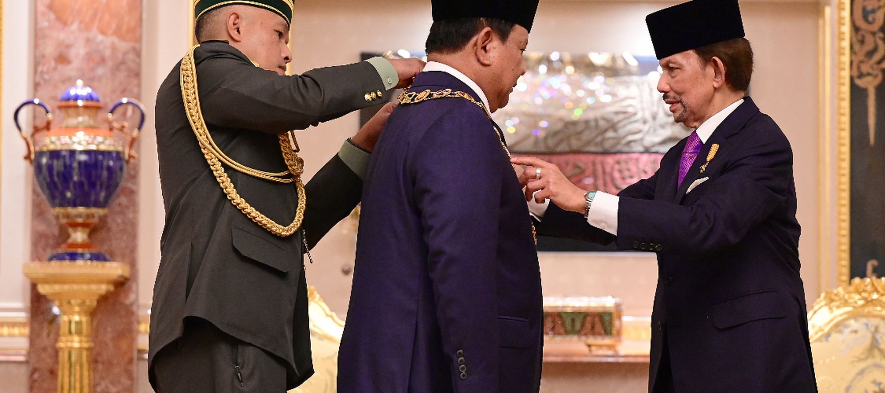 Presiden Prabowo Subianto Terima Bintang Kebesaran Tertinggi Brunei Darussalam dari Sultan Hassanal Bolkiah