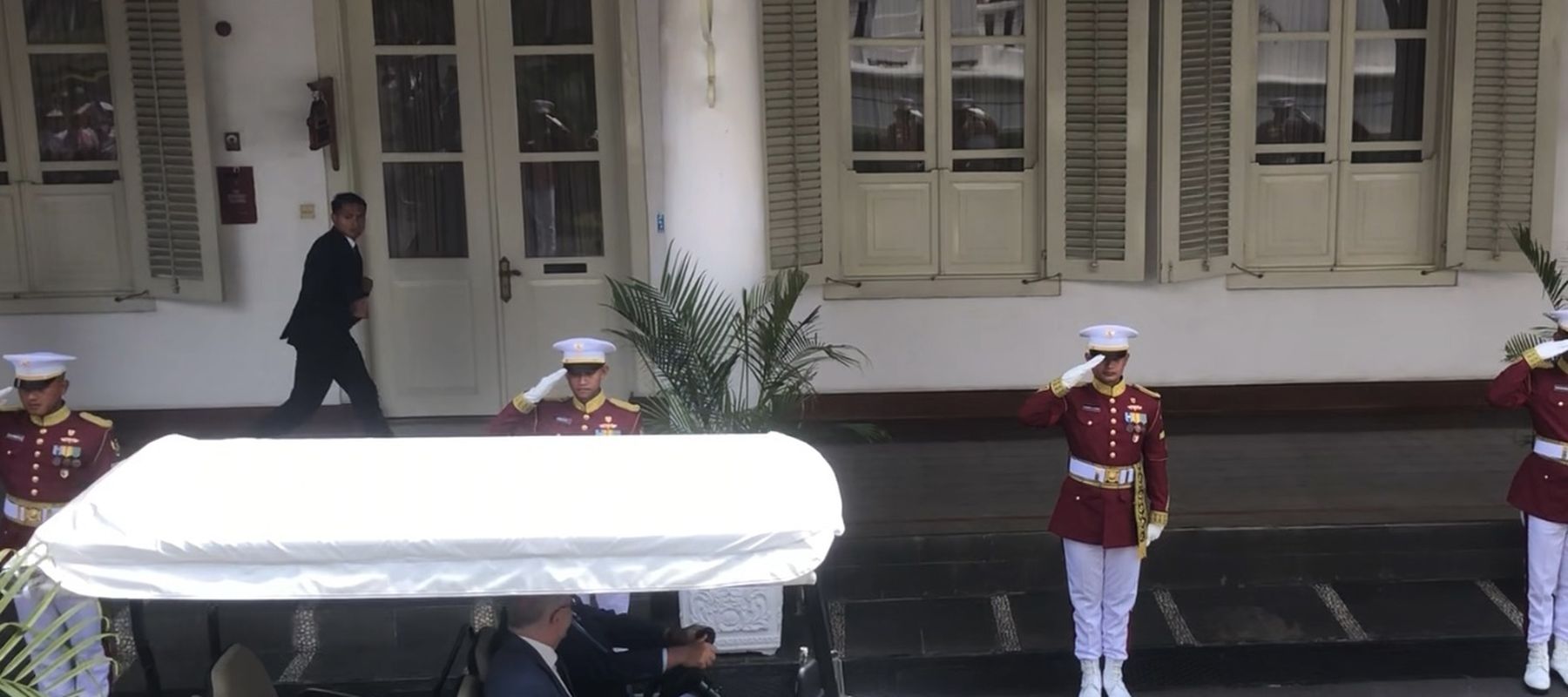 Momen Prabowo Setiri Mobil Buggy Antar PM Australia ke Perjamuan Makan Bersama