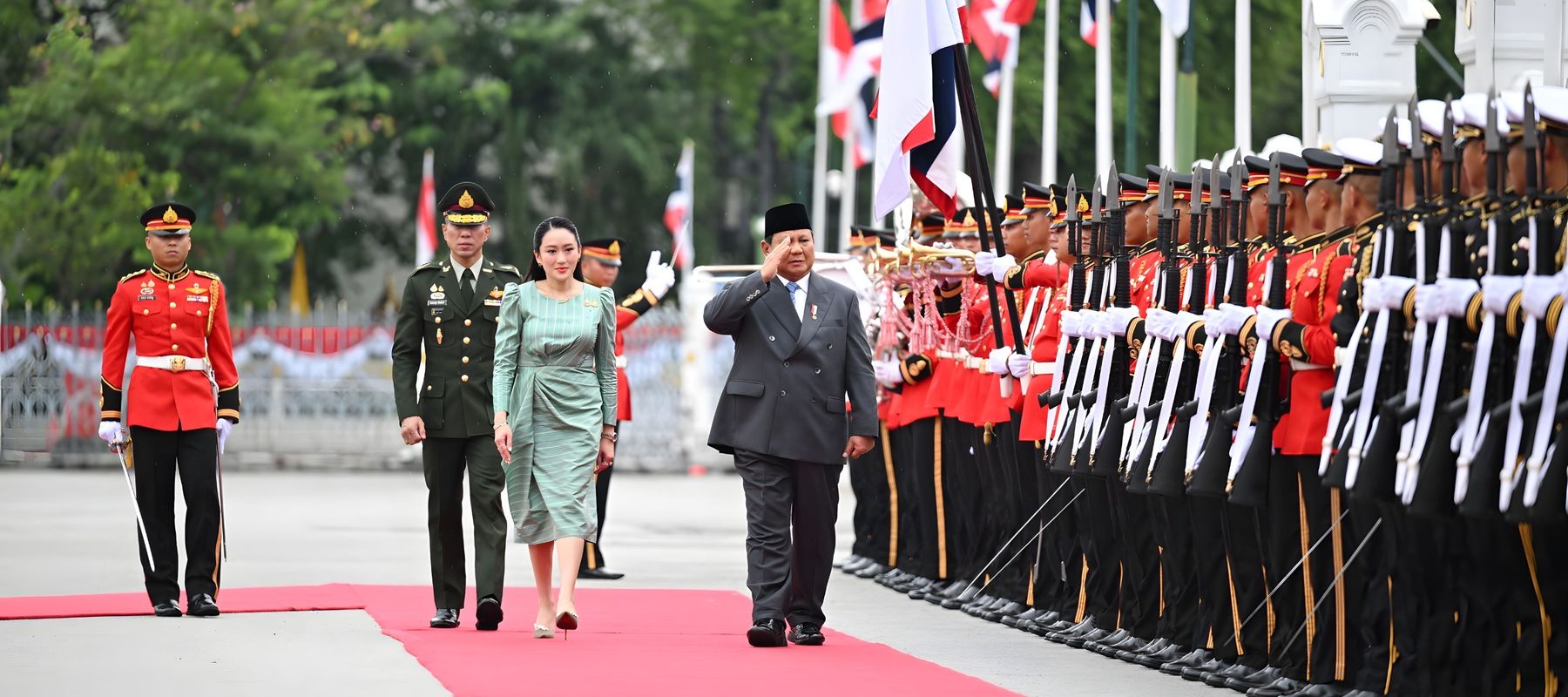 Momen Prabowo Disambut Hangat PM Thailand di Bangkok dengan Jajar Kehormatan