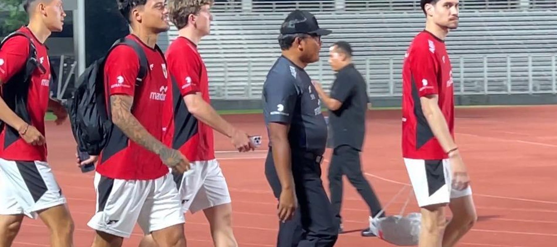 Kevin Diks (depan) telah mengikuti latihan Timnas Indonesia di Jakarta. (NTVNews.id) 