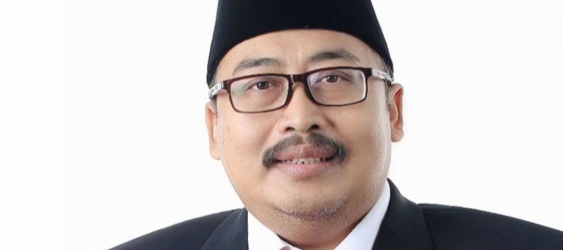 Dewan Komisaris Ahmad Fahrur Rozi atau Gus Fahrur yang merupakan Ketua Tanfidziyah Pengurus Besar Nahdlatul Ulama (PBNU) periode 2022-2027.