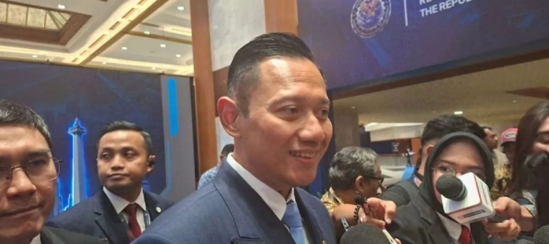 Jakarta, Kamis, 12 Juni 2025, Menteri Koordinator Bidang Infrastruktur dan Pembangunan Kewilayahan (IPK) Agus Harimurti Yudhoyono (AHY) memberikan keterangan kepada media saat penutupan International Conference on Infrastructure (ICI 2025). 