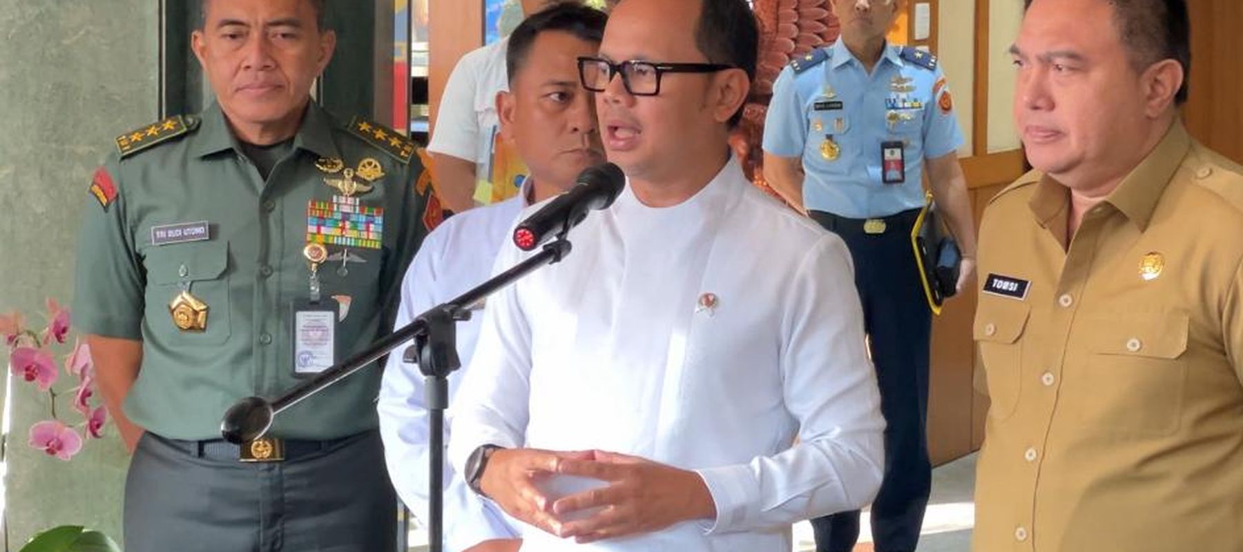 Wamendagri Bima Arya Sugiarto saat konferensi pers terkait sengketa empat pulau. 