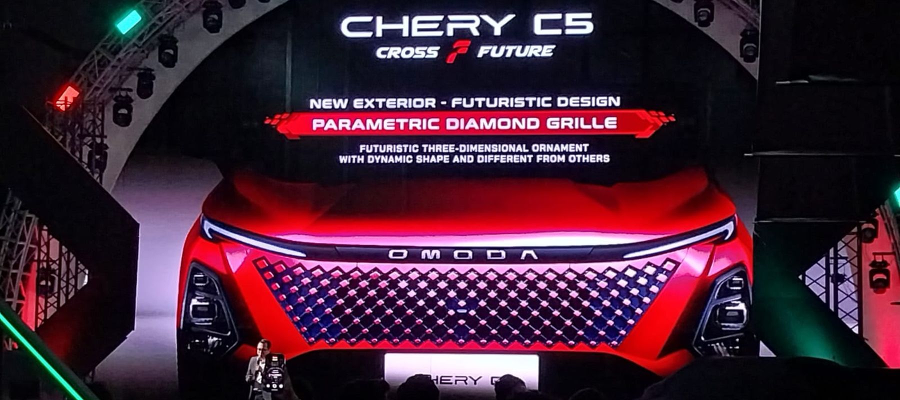 Chery melepas nama Omoda dan menggantinya dengan nama Chery C5. Chery C5 tipe Z dijual lebih murah Rp100 juta dari Omoda yakni harga Rp 319,9 juta. Sementara tipe RZ dipatok Rp 349,9 juta
