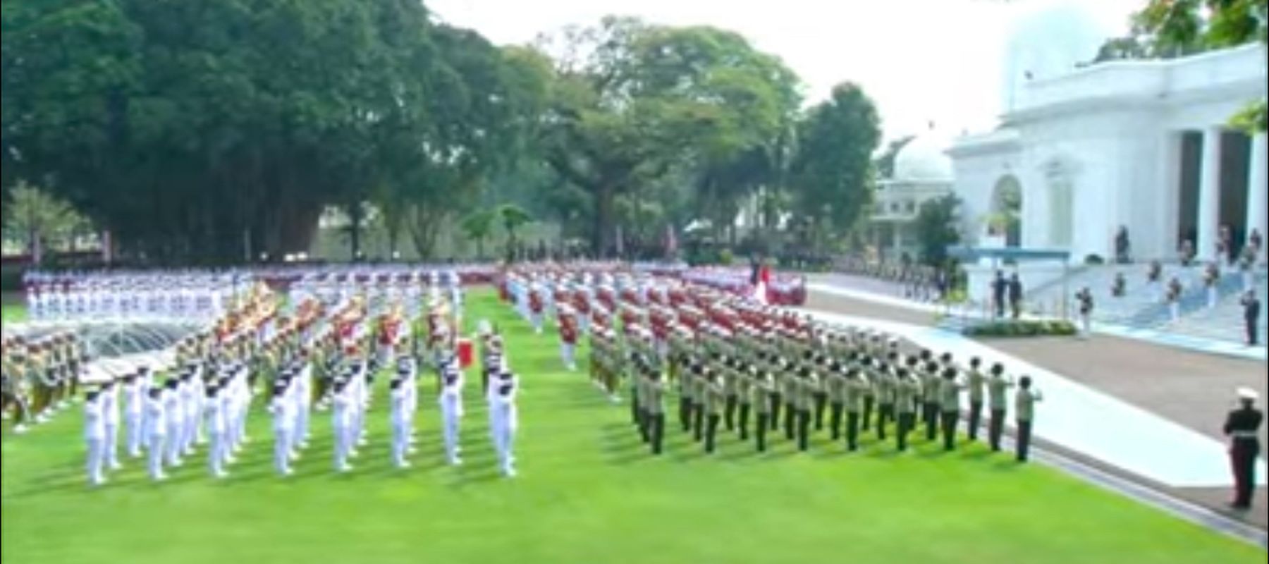 Presiden Republik Indonesia, Prabowo Subianto, memberikan sambutan kenegaraan untuk kedatangan Perdana Menteri Malaysia, Anwar Ibrahim, di halaman Istana Merdeka, Jakarta, pada Jumat, 27 Juni 2025 siang.
