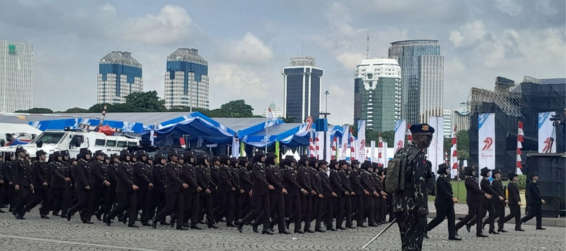 Parade Polri di HUT Bhayangkara di Monas