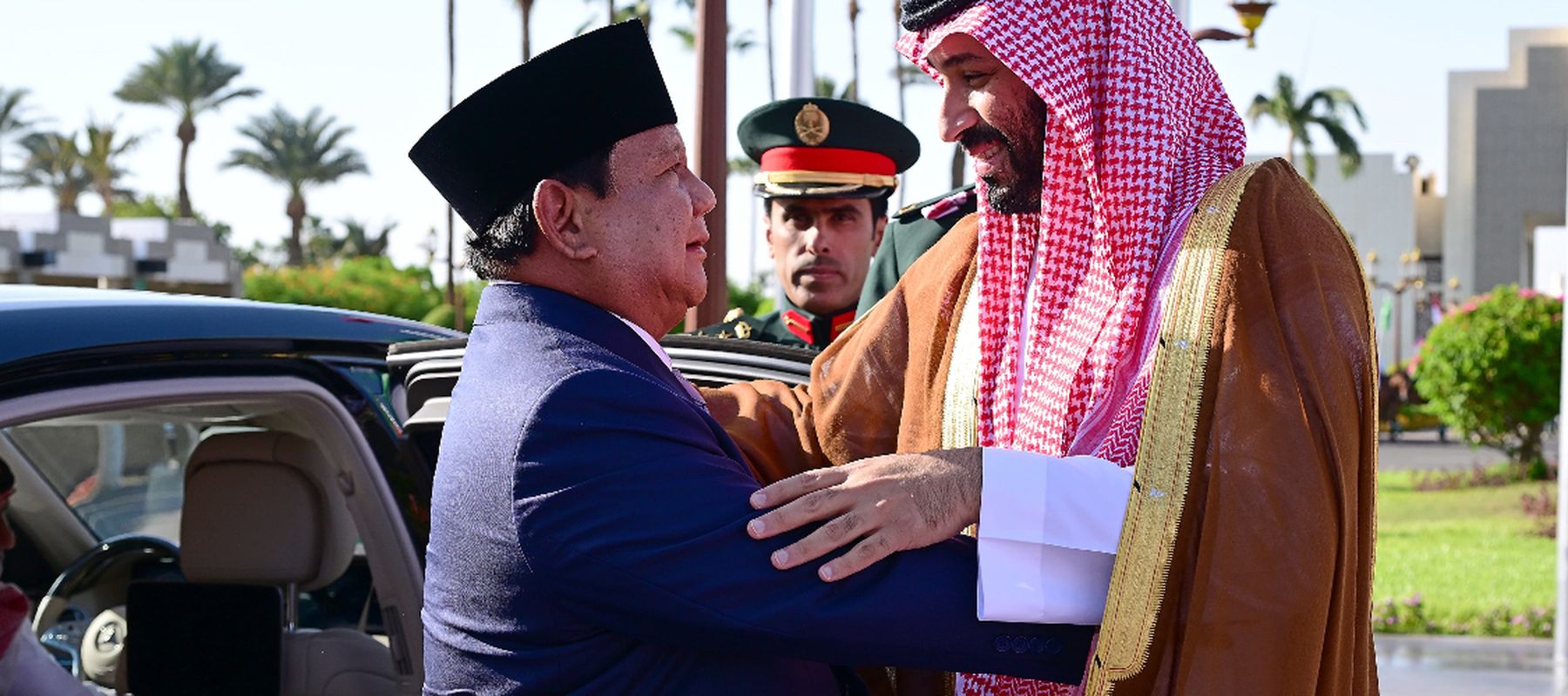 Presiden Republik Indonesia, Prabowo Subianto, melakukan pertemuan dengan Putra Mahkota sekaligus Perdana Menteri Arab Saudi, Pangeran Mohammed bin Salman Al Saud