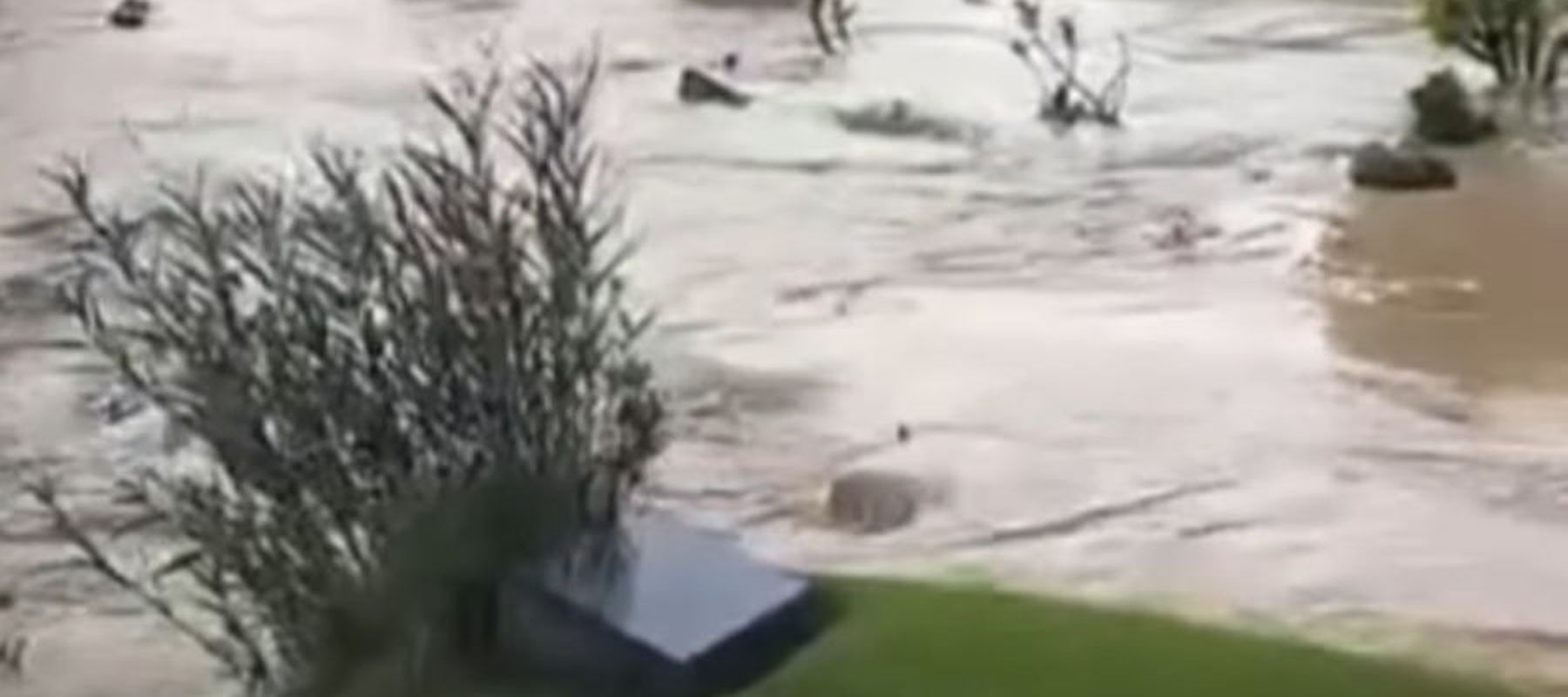 TPU Jatisari Bekasi Terendam Banjir