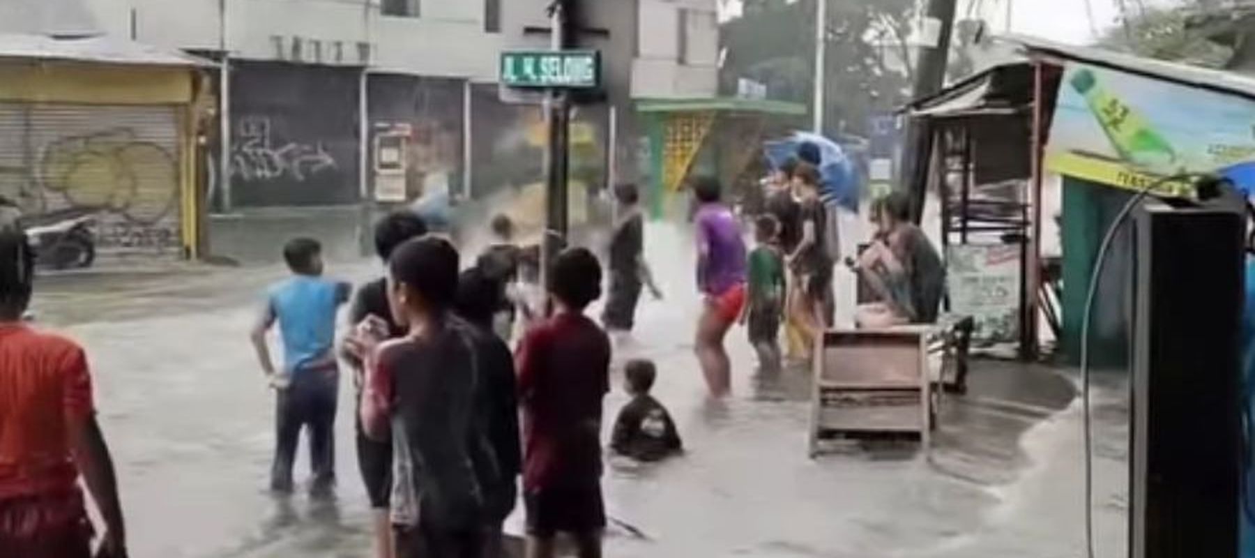 Banjir Rendam Duri Kosambi Cengkareng Sore Ini
