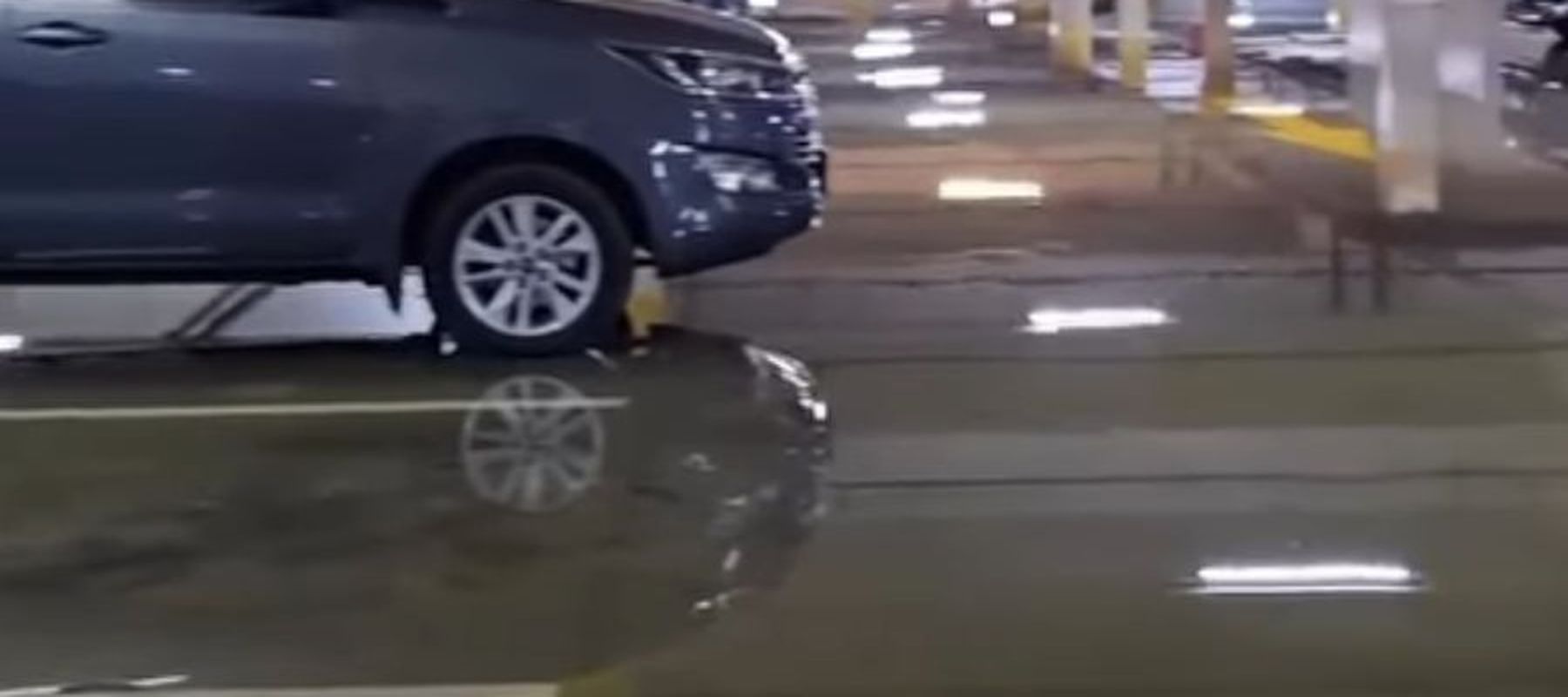Mal Alam Sutera Kebanjiran