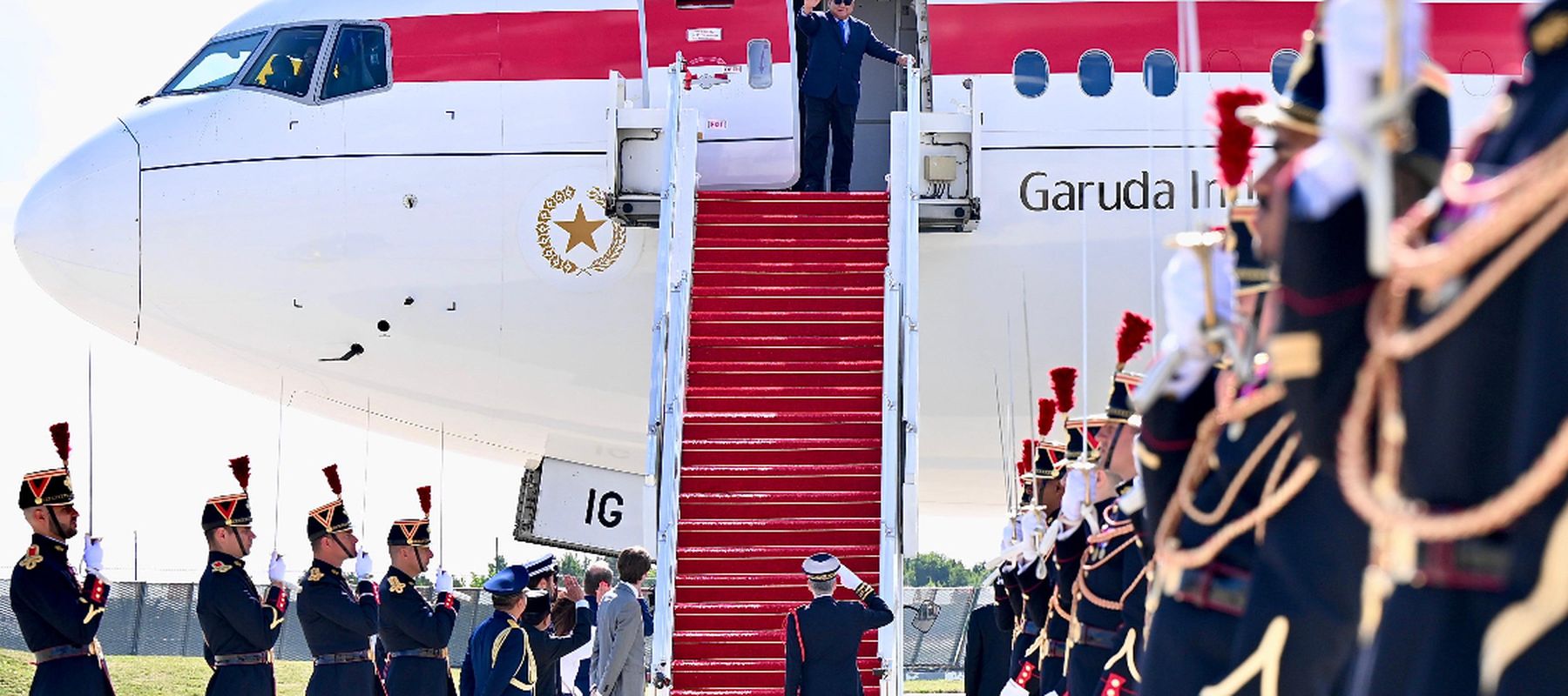 Presiden Republik Indonesia, Prabowo Subianto, bertolak dari Paris, Prancis, kembali menuju tanah air pada Selasa, 15 Juli 2025, waktu setempat. 