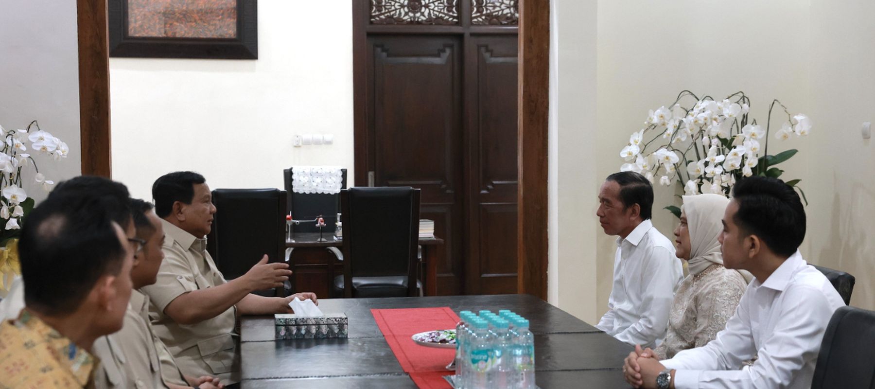 Presiden RI Prabowo Subianto menyambangi kediaman Presiden RI ke-7 Joko Widodo 