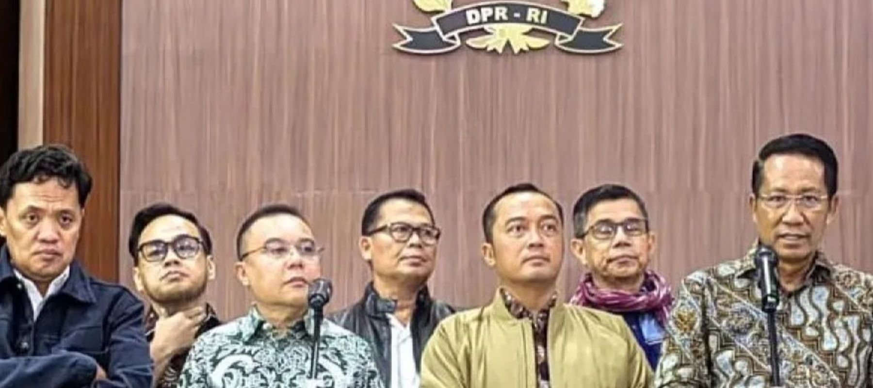 Konferensi pers pemberian amnesti ke Hasto dan abolisi kepada Tom Lembong. 