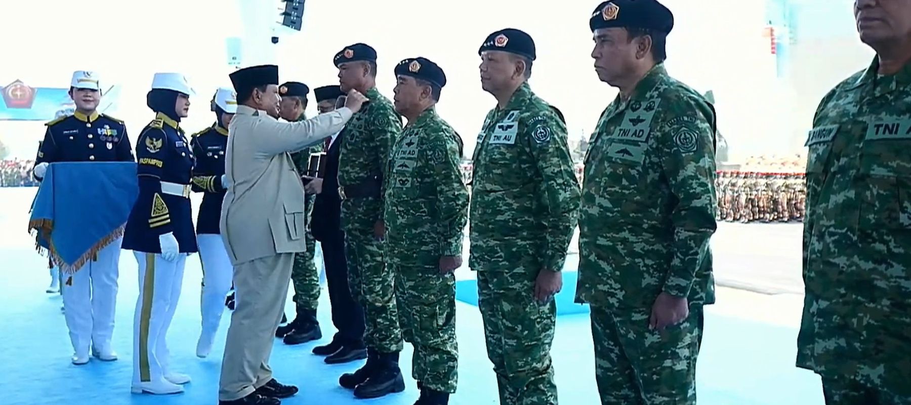 Presiden Prabowo Subianto resmi melantik Jenderal TNI Tandyo Budi Revita sebagai Wakil Panglima TNI.