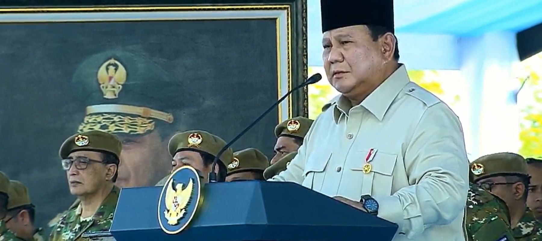Presiden Prabowo Subianto memimpin Upacara Gelar Pasukan Operasional dan Kehormatan Militer di Lapangan Udara Suparlan, Pusdiklatpassus, Batujajar, Bandung, Minggu 10 Agustus 2025.