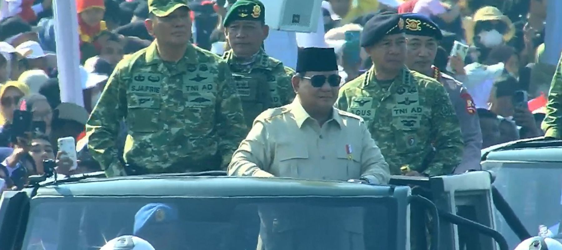 Presiden Prabowo Subianto memimpin Upacara Gelar Pasukan Operasional dan Kehormatan Militer di Lapangan Udara Suparlan, Pusdiklatpassus, Batujajar, Bandung, Minggu 10 Agustus 2025.