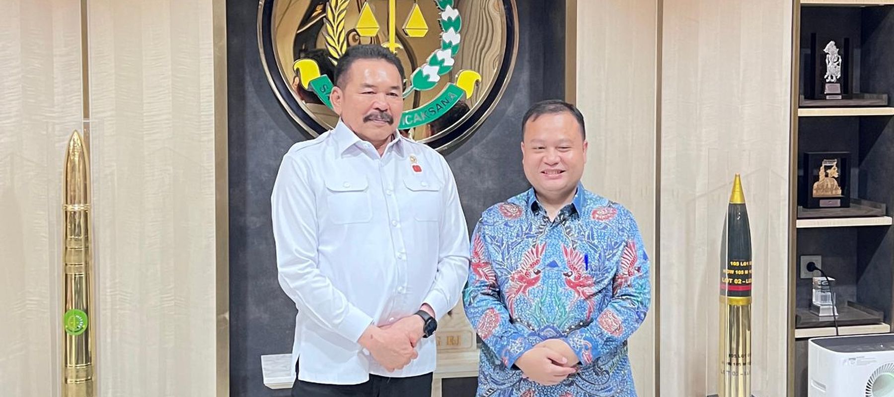 Jaksa Agung ST Burhanuddin dengan Direktur NTV Dimpos Tampubolon. 