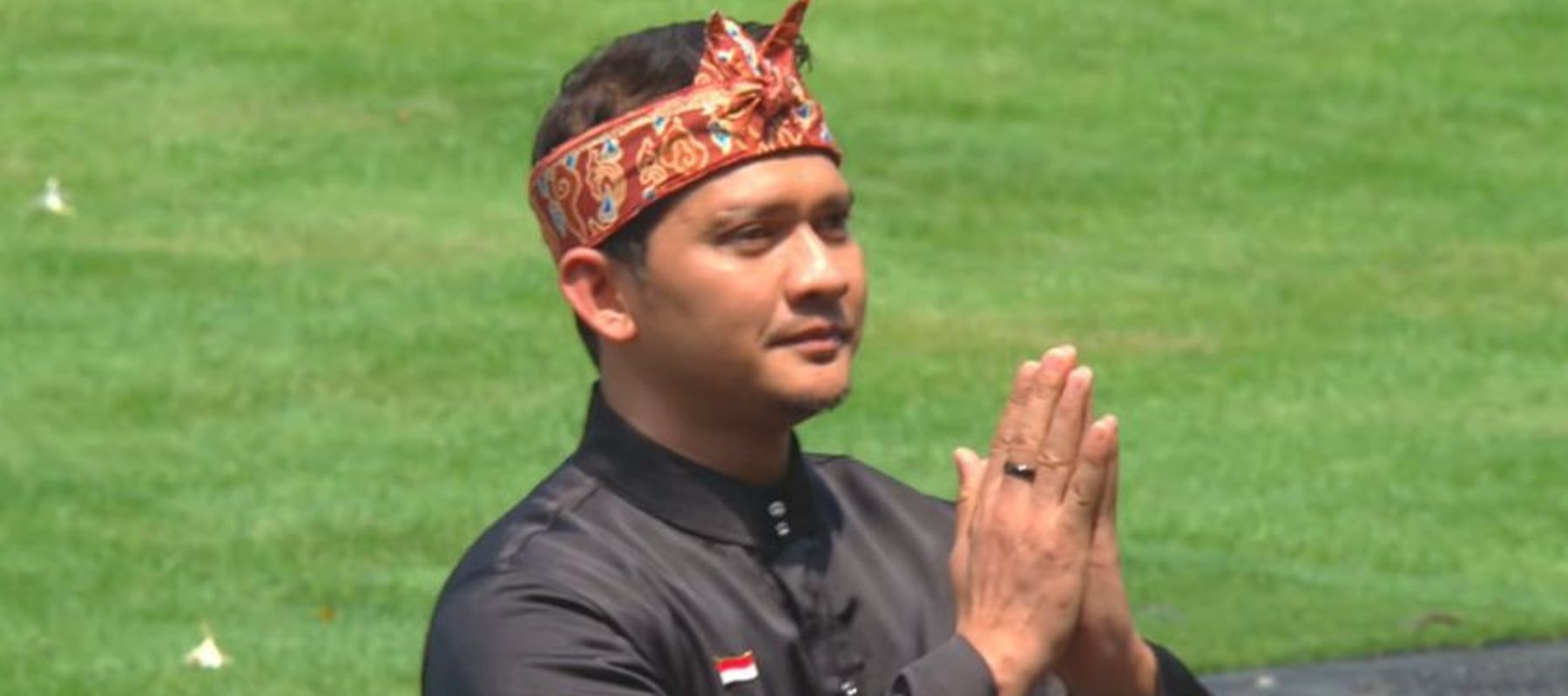 Iko Uwais Atraksi Pencak Silat di Istana
