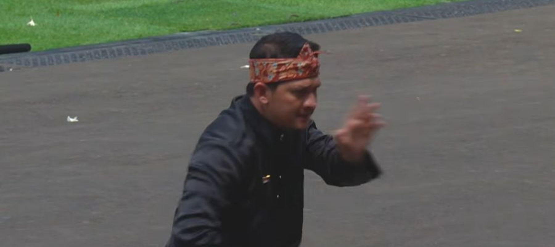 Iko Uwais Atraksi Pencak Silat di Istana
