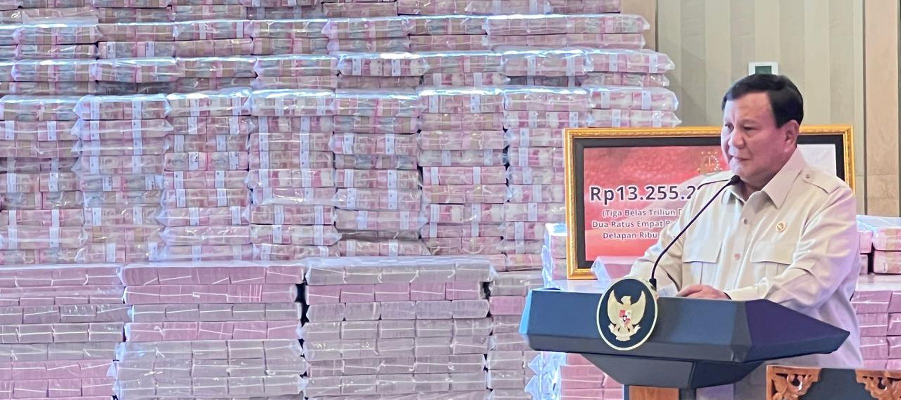 Presiden Prabowo Subianto saat menghadiri penyerahan uang Rp13,25 triliun dari Kejagung ke Kemenkeu. 