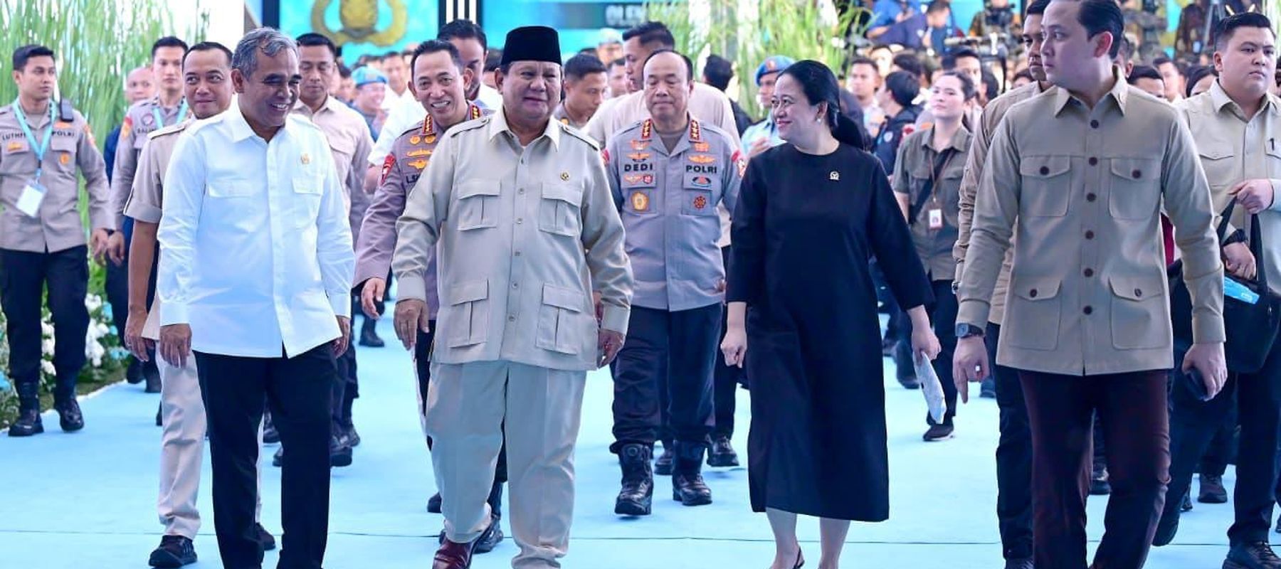 Presiden Prabowo Subianto menghadiri pemusnahan narkoba 214,84 ton senilai 29,37 triliun bersama Kapolri Jenderal Polisi Listyo Sigit Prabowo di Lapangan Bhayangkara, Mabes Polri, Jakarta Selatan, Selasa, 29 oktober 2025.