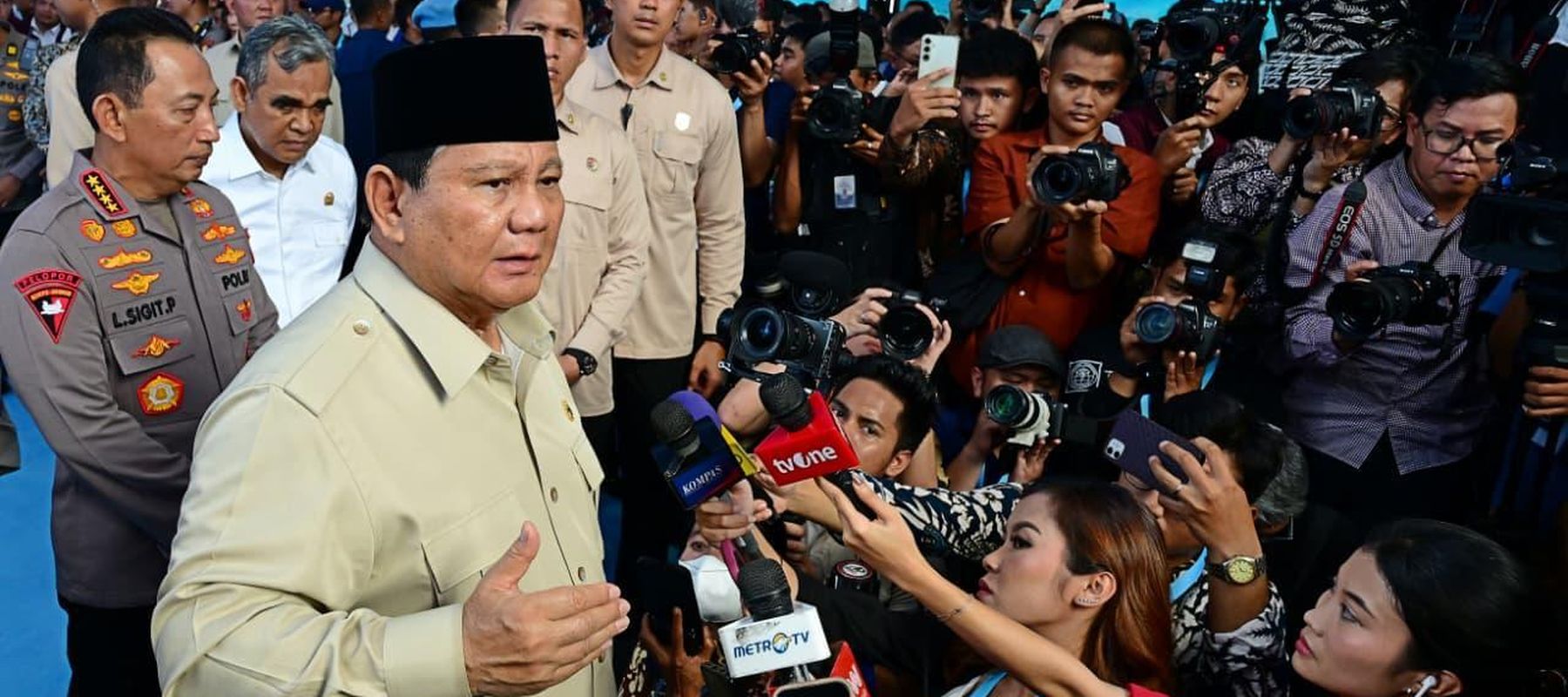 Presiden Prabowo Subianto menghadiri pemusnahan narkoba 214,84 ton senilai 29,37 triliun bersama Kapolri Jenderal Polisi Listyo Sigit Prabowo di Lapangan Bhayangkara, Mabes Polri, Jakarta Selatan, Selasa, 29 oktober 2025.