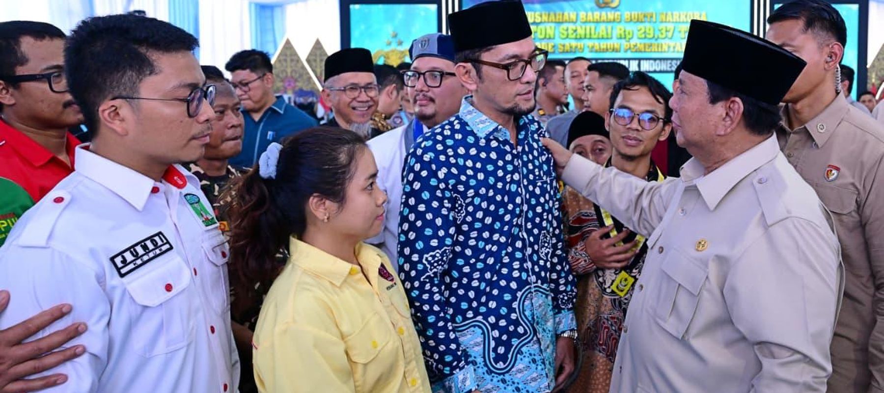 Presiden Prabowo Subianto menghadiri pemusnahan narkoba 214,84 ton senilai 29,37 triliun bersama Kapolri Jenderal Polisi Listyo Sigit Prabowo di Lapangan Bhayangkara, Mabes Polri, Jakarta Selatan, Selasa, 29 oktober 2025.