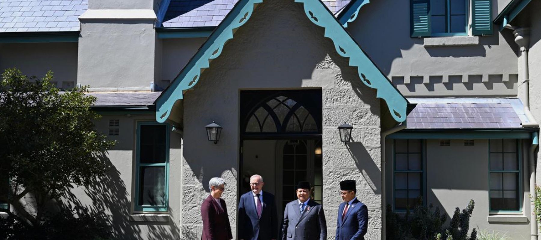 Presiden Republik Indonesia Prabowo Subianto melakukan pertemuan tête-à-tête dengan Perdana Menteri (PM) Australia Anthony Albanese di Kirribilli House, Sydney