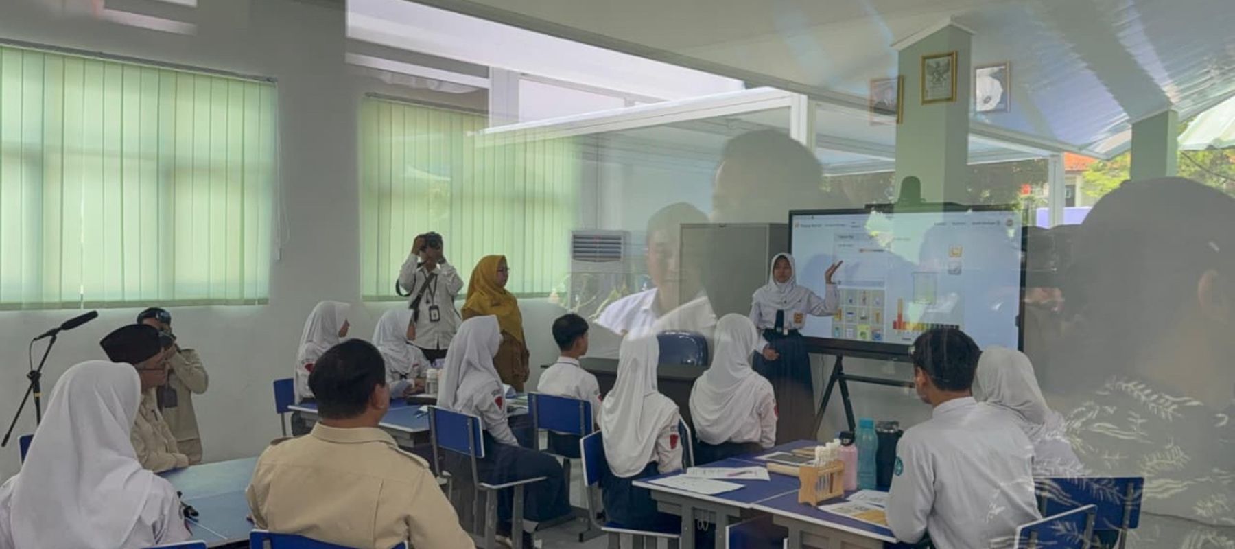 Prabowo Tiba dan Tinjau Langsung Digitalisasi Pembelajaran di SMPN 4 Bekasi