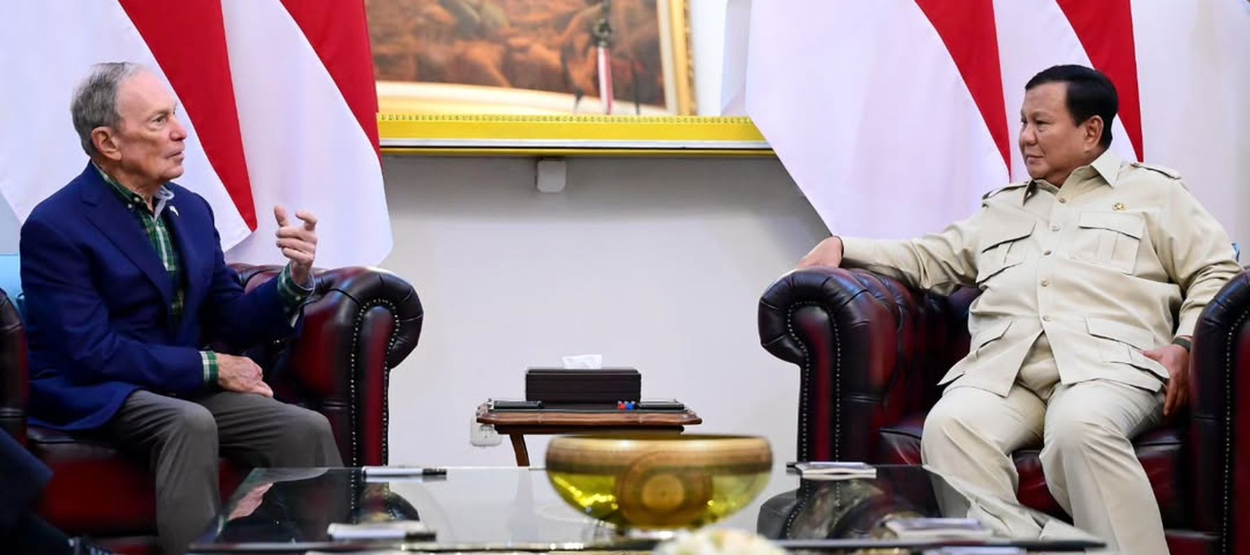 Presiden Prabowo Subianto menerima kunjungan Michael Bloomberg dan delegasi di Istana Kepresidenan, Jakarta, pada Selasa, 18 November 2025.