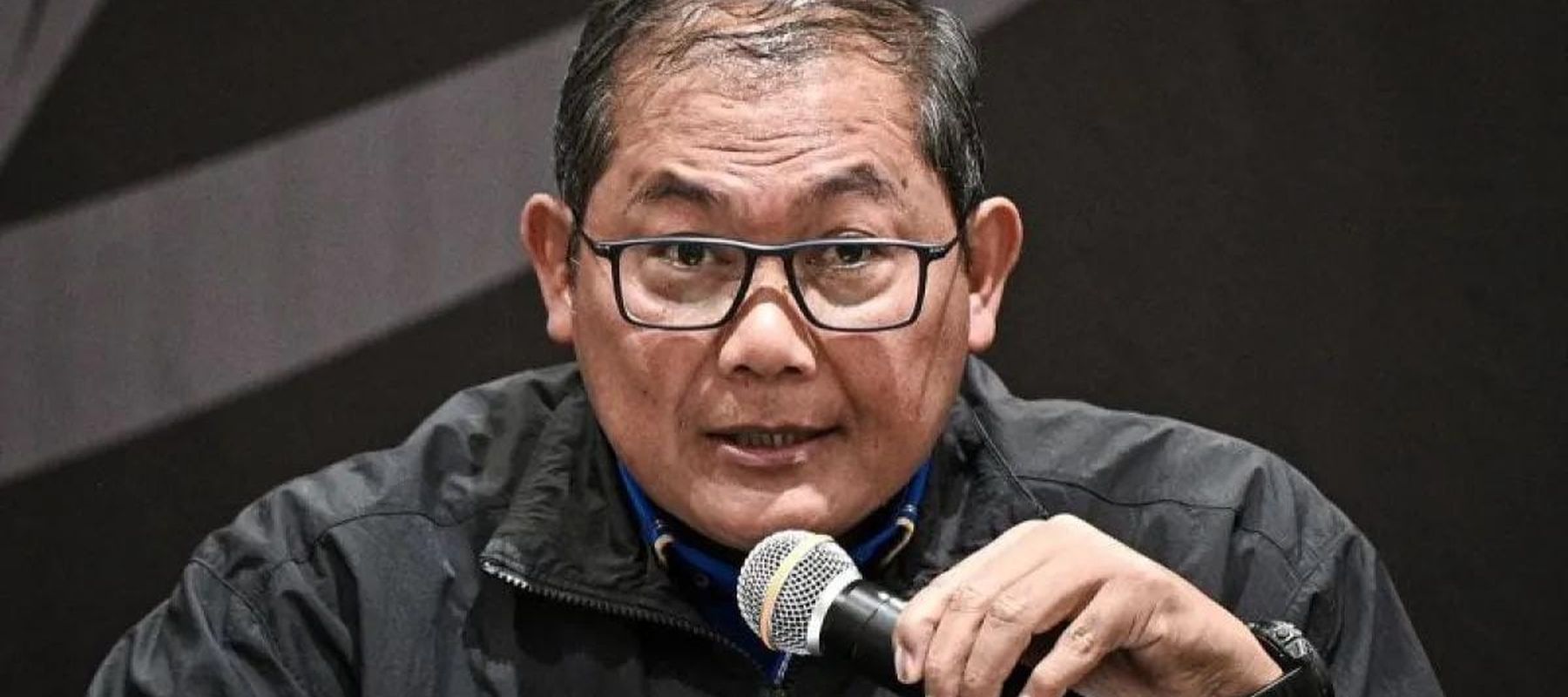 Ketua Badan Tim Nasional PSSI Sumardji menyampaikan keterangan pers terkait perkembangan sepak bola Indonesia di GBK Arena, Jakarta, Kamis (20/11/2025). PSSI resmi mengumumkan Nova Arianto sebagai pelatih Timnas Indonesia U-20 sesuai rekomendasi Dire