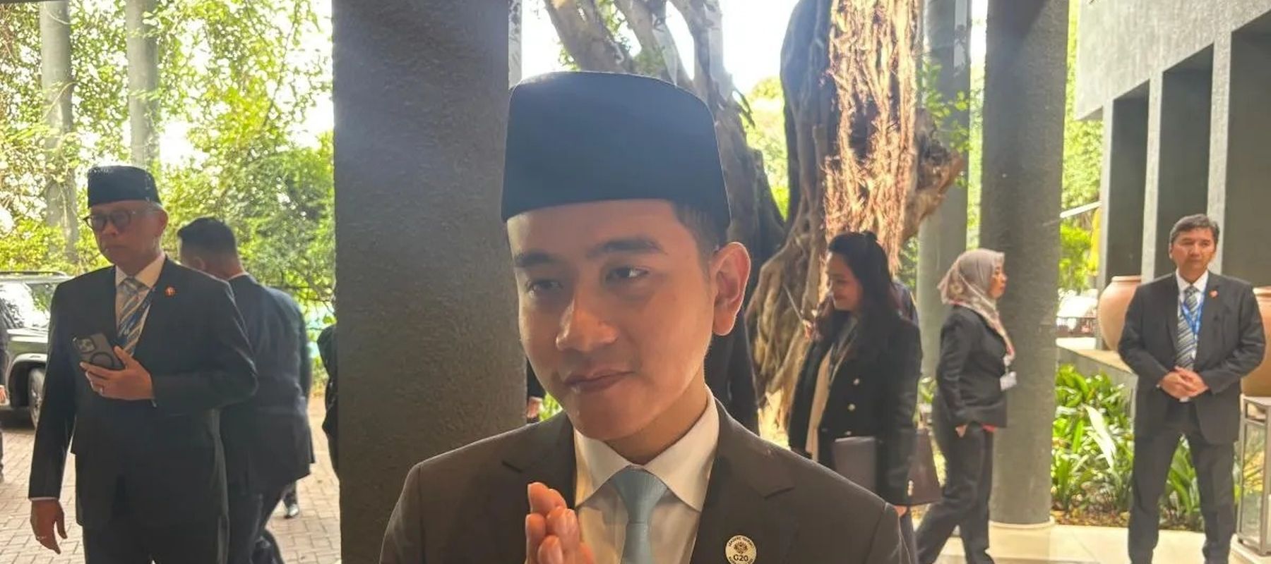 Wakil Presiden Gibran Rakabuming Raka memberikan keterangan pers di Johannesburg, Afrika Selatan, Minggu, 23 November 2025. ANTARA/Mentari Dwi Gayati.