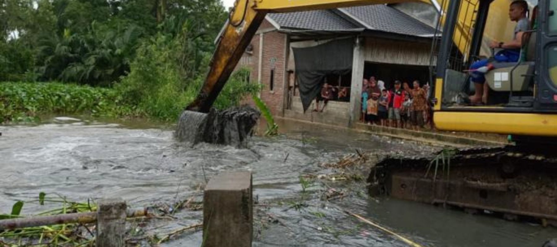 Kementerian Pekerjaan Umum (PU) melalui Balai Wilayah Sungai (BWS) Sumatera I telah melakukan serangkaian penanganan darurat di wilayah yang terdampak banjir di Aceh, Jumat 28 November 2025.  
