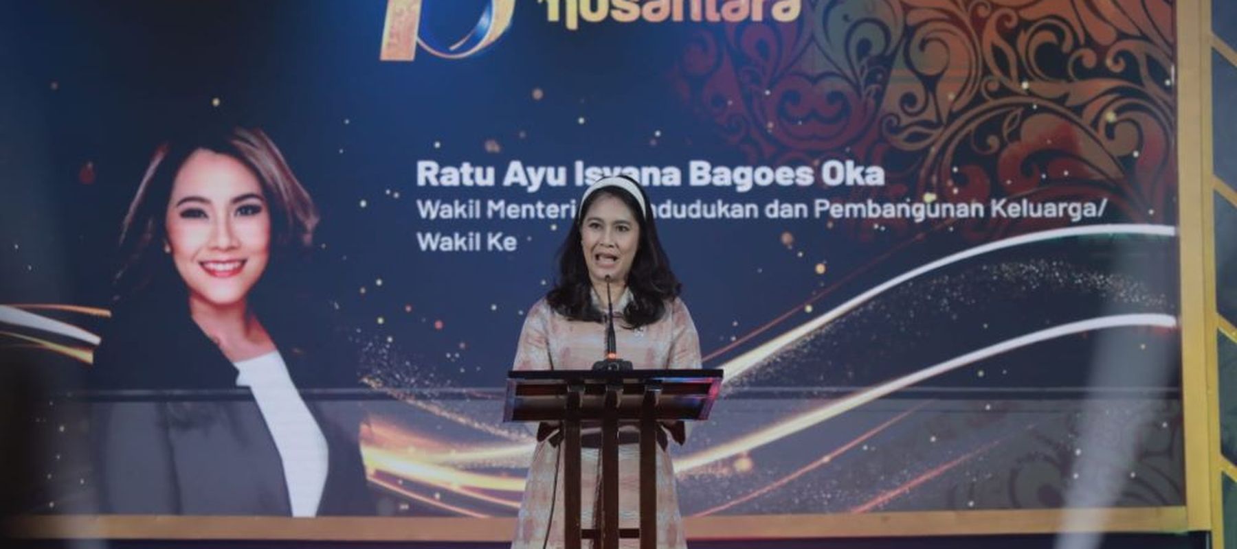 Wakil Menteri Kependudukan dan Pembangunan Keluarga Ratu Ayu Isyana Bagoes Oka menyampaikan orasi ilmiah