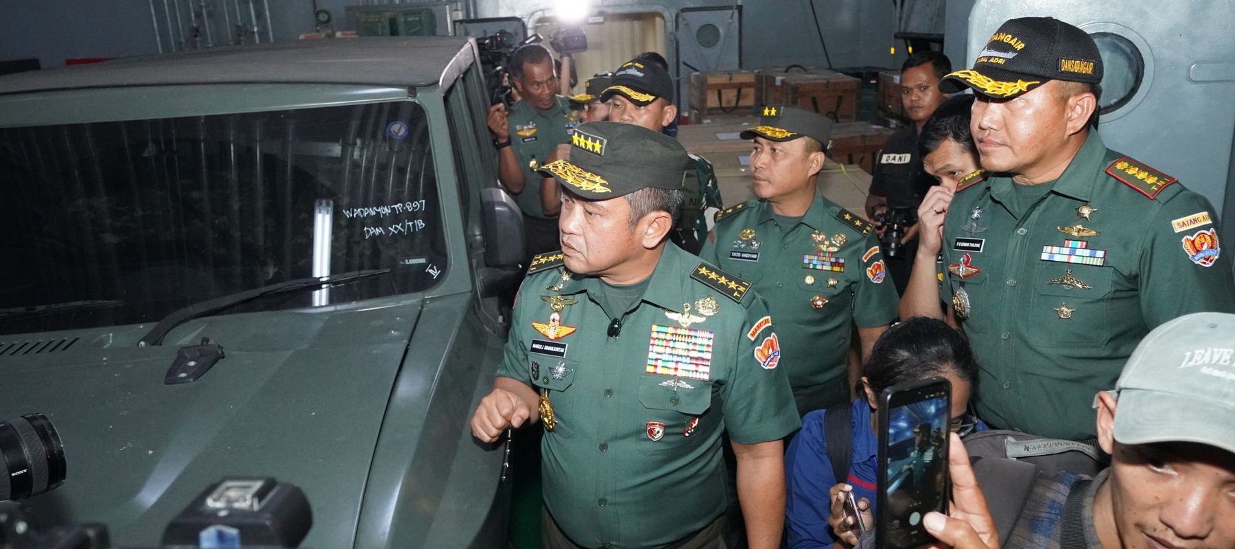 Kepala Staf Angkatan Darat (Kasad) Jenderal TNI Maruli Simanjuntak, M.Sc., melepas keberangkatan Kapal ADRI XVII BM yang membawa bantuan kemanusiaan TNI AD bagi masyarakat terdampak bencana di Aceh, Sumatera Utara, dan Sumatera Barat. Pengiriman dila