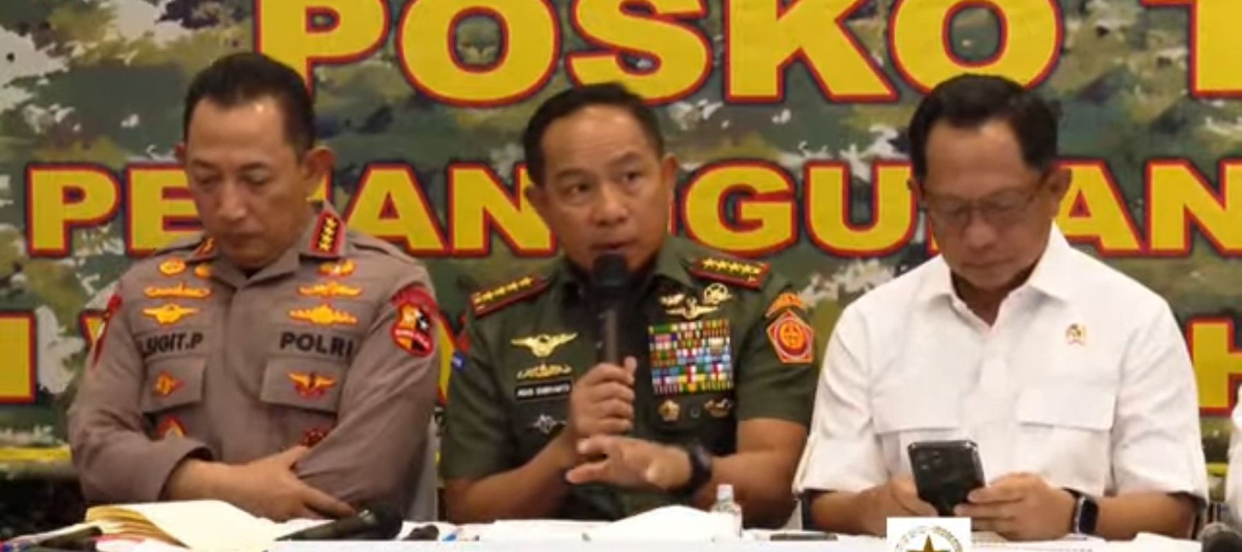Panglima TNI Agus Subiyanto di Keterangan Pers Perkembangan Penangulangan Bencana Sumatera