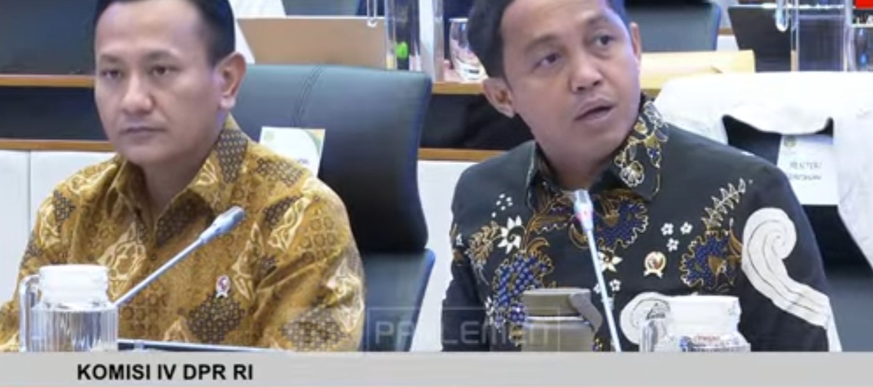 Menteri Kehutanan Raja Juli Antoni saat rapat di DPR. 