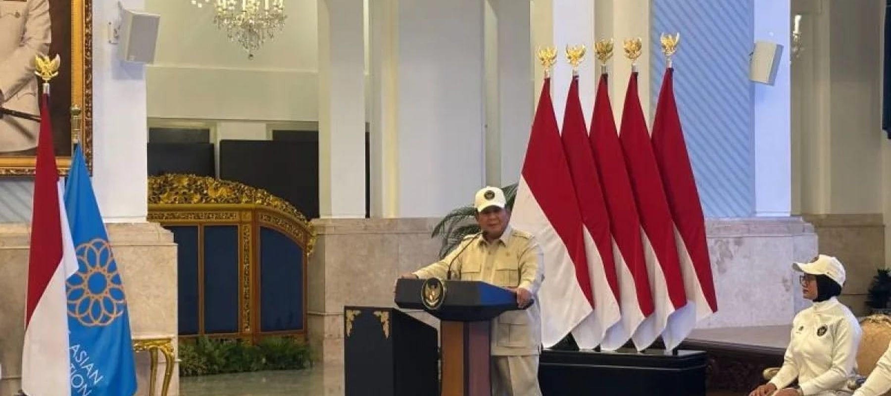 Presiden RI Prabowo Subianto berpidato saat melepas Kontingen Indonesia untuk SEA Games ke-33 di Thailand dalam acara resmi di Istana Negara, Jakarta, Jumat 5 Desember 2025. (ANTARA/Mentari Dwi Gayati)